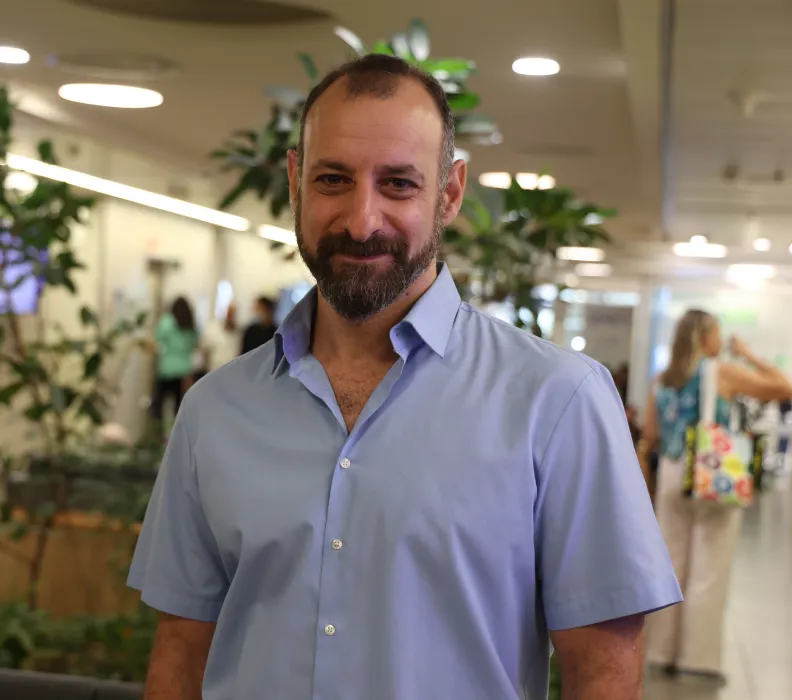 ד"ר עמיר רוזנבלט